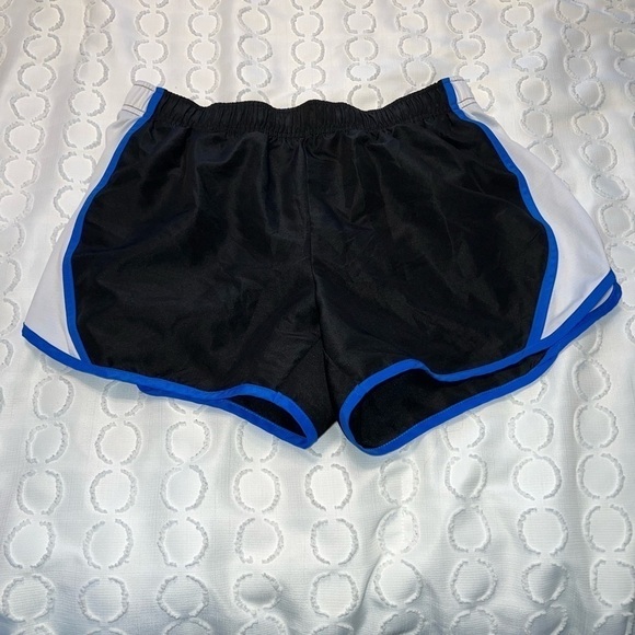 ❤️WOMEN'S Athletic shorts size medium - Picture 1 of 2